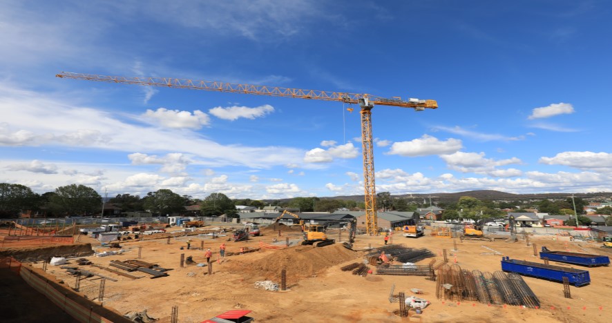Tower crane installation marks milestone for Goulburn Hospital & Health Service Redevelopment